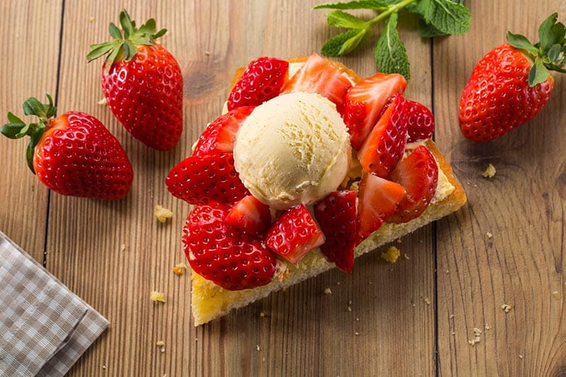 recipe image Tarta de fresas con helado de vainilla