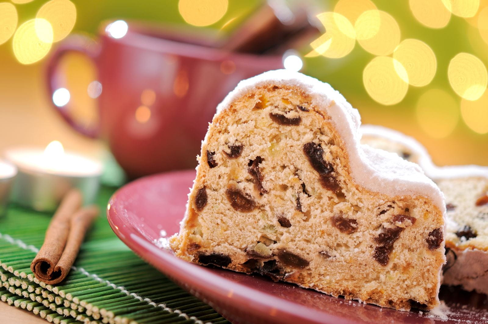 recipe image Pastel con pasas y glaseado