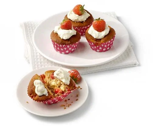 recipe image Receta Bizcocho de chocolate blanco con fresas