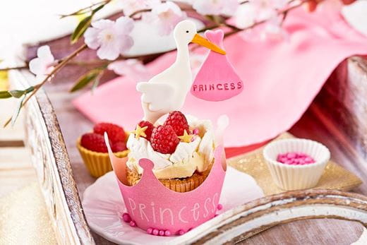 recipe image Cupcakes de DE FRAMBUESA Y CHOCOLATE BLANCO: ¡Es un niña!