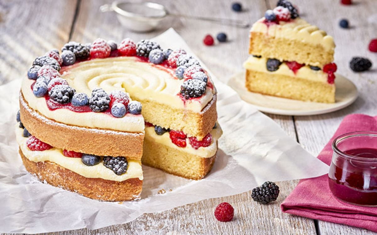 recipe image Bizcocho de frutas del bosque